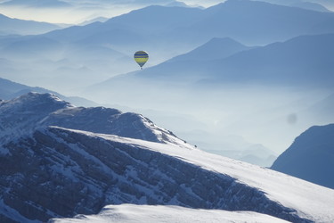 Survol des Pyrénées - La vallée de la Cerdagne en Montgolfière